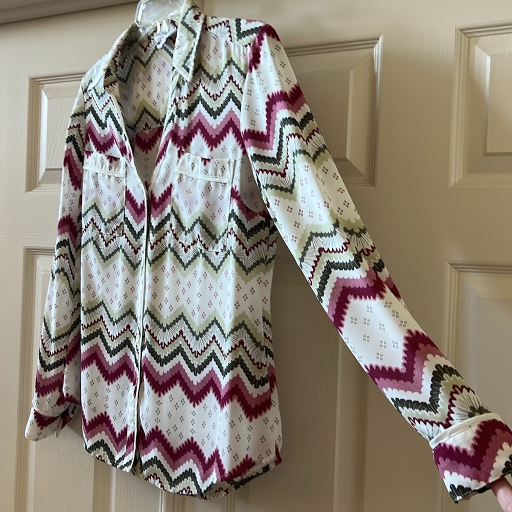 Candie's Geometric Patterned Blouse - Picture 4 of 4